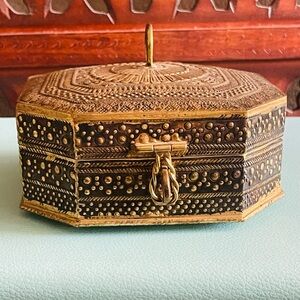 Vintage Ornate Brass Accent Jewelry Box in Antique Gold